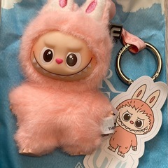 ラブブ LABUBU イニシャル 「 U 」の画像