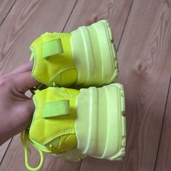 黄色スニーカー21cmの画像