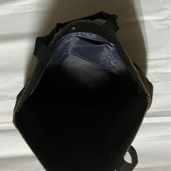 黒のトートバックの画像