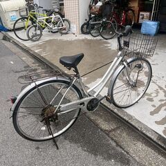 ママチャリ ギア変速 27インチ シルバーの画像