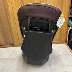 Combi コンビ ゼウスターンEG ブラウン チャイルドシートの画像