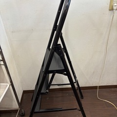 折りたたみ式三脚
の画像