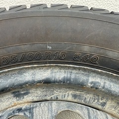 冬タイヤ　15インチ　2023年式　トヨタ純正ホイールカバー付きの画像
