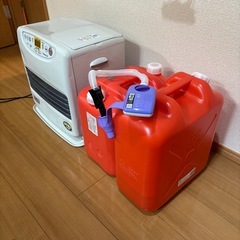 21年製／石油ファンヒーター／ポリタンク2こ付き／灯油若干入ってますの画像