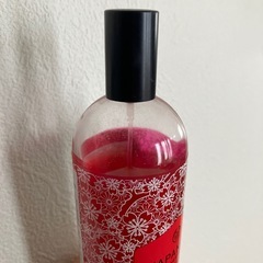 ザボディショップ ジャパニーズチェリーブロッサム ストロベリーキス フレグランスミスト　100ml  の画像