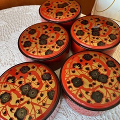 お櫃⭐︎漆器 5個セット 赤地黒花模様の画像