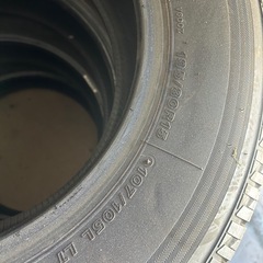 タイヤ　BRIDGESTONE V600 LIGHT TRUCK 195/80 R15 107.105L 2021年製 夏タイヤ　4本の画像