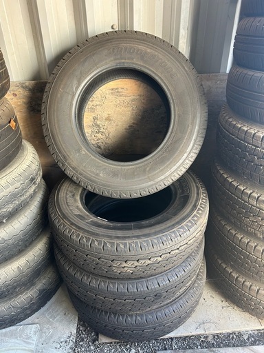 タイヤ　BRIDGESTONE V600 LIGHT TRUCK 195/80 R15 107.105L 2021年製 夏タイヤ　4本