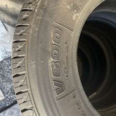 タイヤ　BRIDGESTONE V600 LIGHT TRUCK 195/80 R15 107.105L 2021年製 夏タイヤ　4本の画像