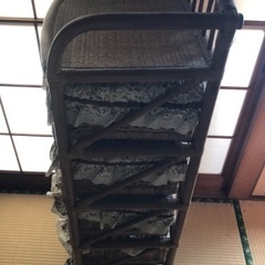 藤の収納棚・キャスター付きの画像
