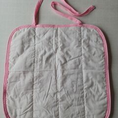 ピンクのイス用座布団(薄手)の画像