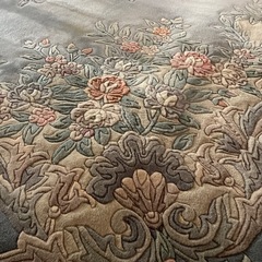 中古品のペルシャ絨毯の画像