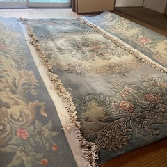 中古品のペルシャ絨毯の画像