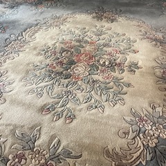 中古品のペルシャ絨毯の画像
