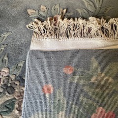 中古品のペルシャ絨毯の画像