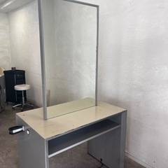 美容室　セット面　鏡テーブルの画像