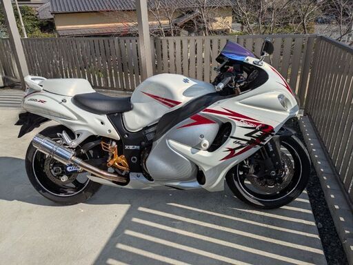 スズキ 隼２型 華麗で低走行です。