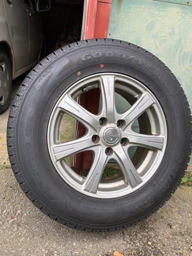 スタッドレスタイヤGOODYEAR215/70R16