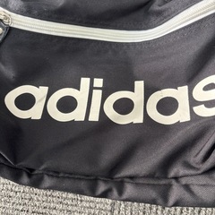 adidas  リュックの画像