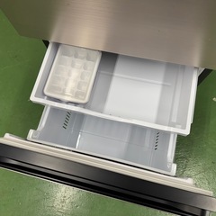 69○送料設置無料　25年製　HITACHI 大型冷蔵庫　265L  の画像