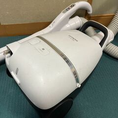 HITACHI 紙パック式 掃除機 2021年製の画像