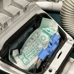 HITACHI 紙パック式 掃除機 2021年製の画像