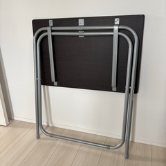 折りたたみテーブルの画像