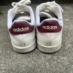 adidasスニーカー26.5の画像