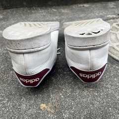 adidasスニーカー26.5の画像