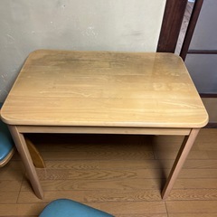 ダイニングテーブル、椅子セット。の画像