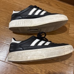 アディダス　スニーカー　23.5cmの画像