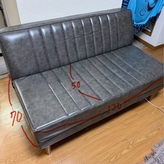 グレー合皮ソファの画像