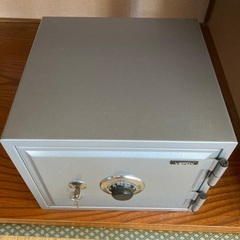 耐火金庫 VEPOX 訳アリ 鍵三本付き 説明書有りの画像