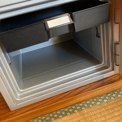 耐火金庫 VEPOX 訳アリ 鍵三本付き 説明書有りの画像