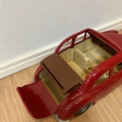 シルバニア 赤い車の画像