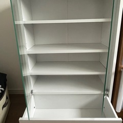 ガラスキャビネットの画像