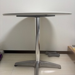 新品テーブルの画像