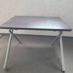 小さなテーブル　サイドテーブルの画像