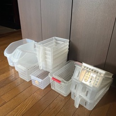 プラスチック収納ケース１５個　さしあげますの画像