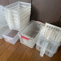 プラスチック収納ケース１５個　さしあげますの画像