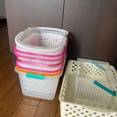 プラスチック収納ケース１４個　さしあげますの画像