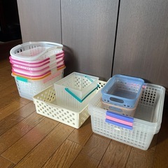 プラスチック収納ケース１４個　さしあげますの画像
