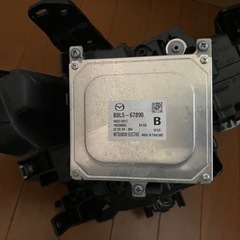 MAZDA3 ヘッドライトユニットの画像