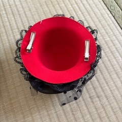 黒と赤のミニハット 髪飾りセット！の画像