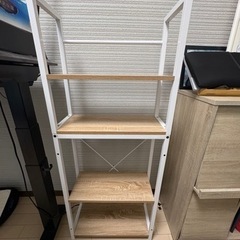 ラック付きデスクの画像