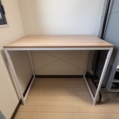 ラック付きデスクの画像