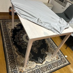 テーブルのみの画像