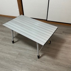 キャンプ用　ケシュア　 折りたたみ式アルミテーブル　高さ調整可能の画像