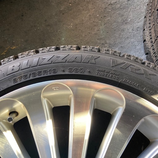 セルシオなどにいかがでしょうか？ 245/40R19 275/3519 スタッドレス