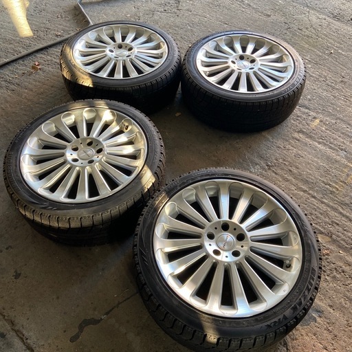 セルシオなどにいかがでしょうか？　
245/40R19 275/3519 スタッドレス　ブリヂストンVRX